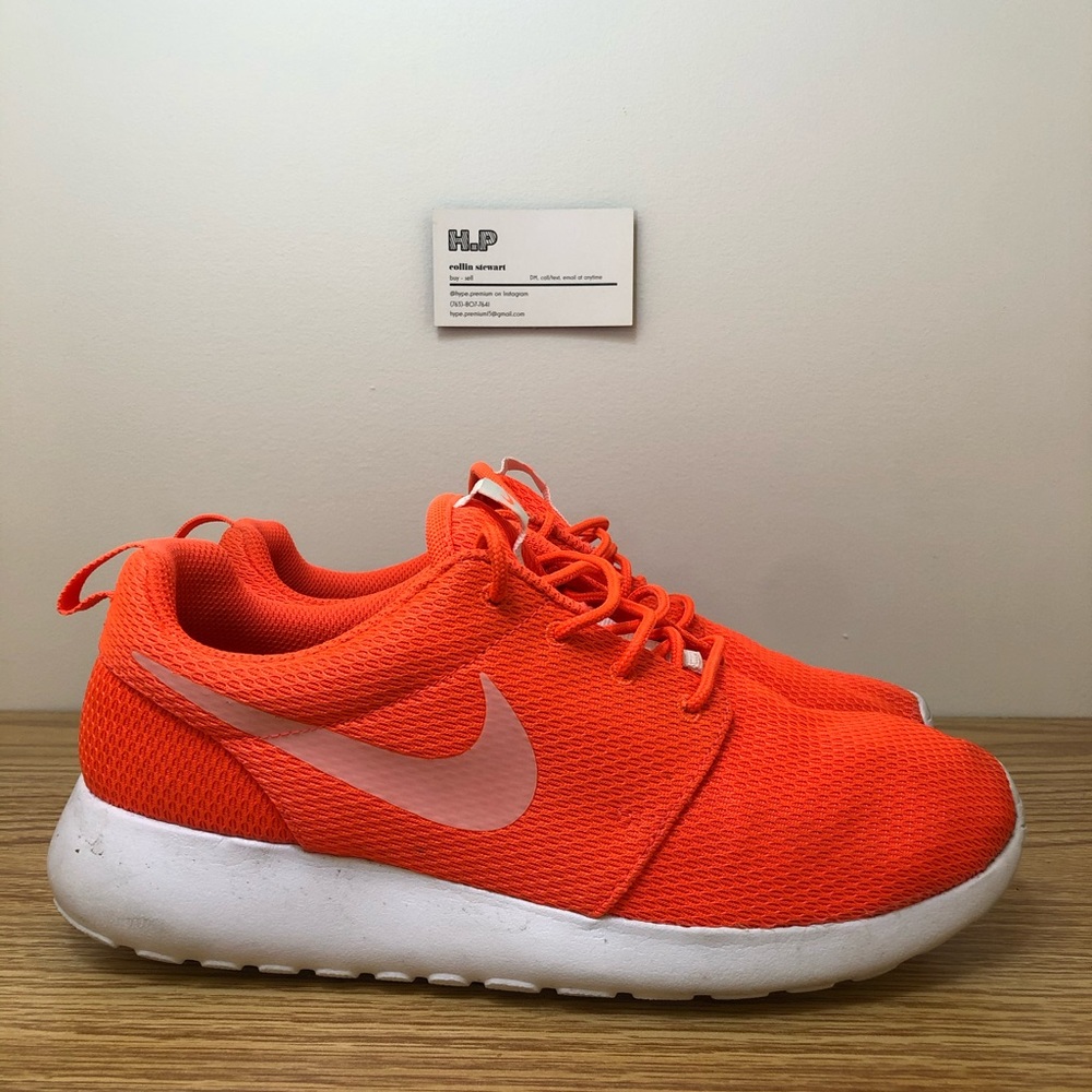 orange Nike roshe size 8 women’s